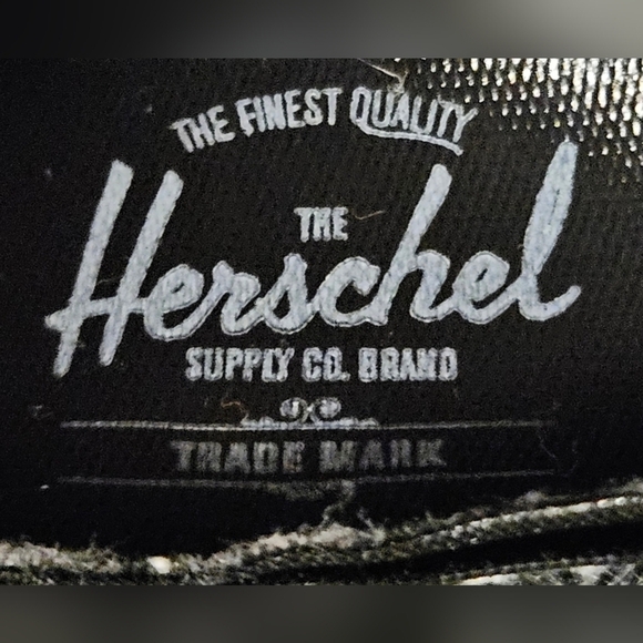 Herschel Grey Knit Beanie – Classic Cuffed Winter Hat Unisex - Picture 5 of 6